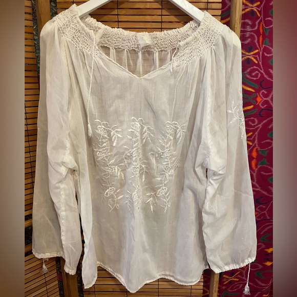 Beautiful thin cotton embroidered peasant blouse size medium/sz 4/6/8 - Picture 7 of 8